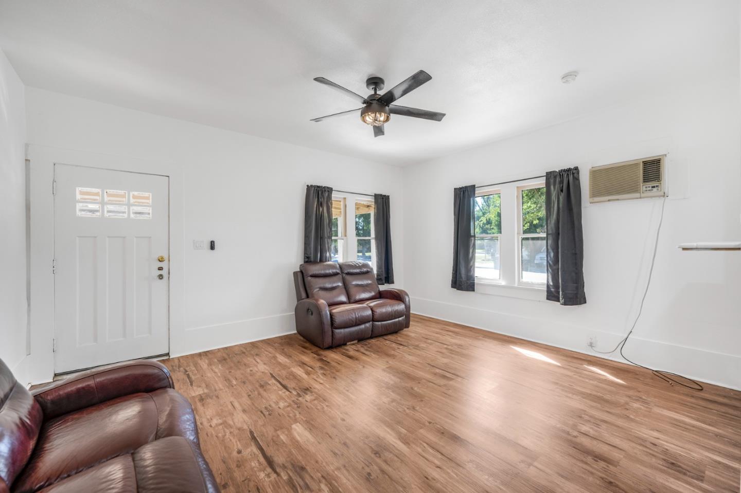 Detail Gallery Image 10 of 27 For 1511 W Tulare Ave, Newman,  CA 95360 - 3 Beds | 2 Baths