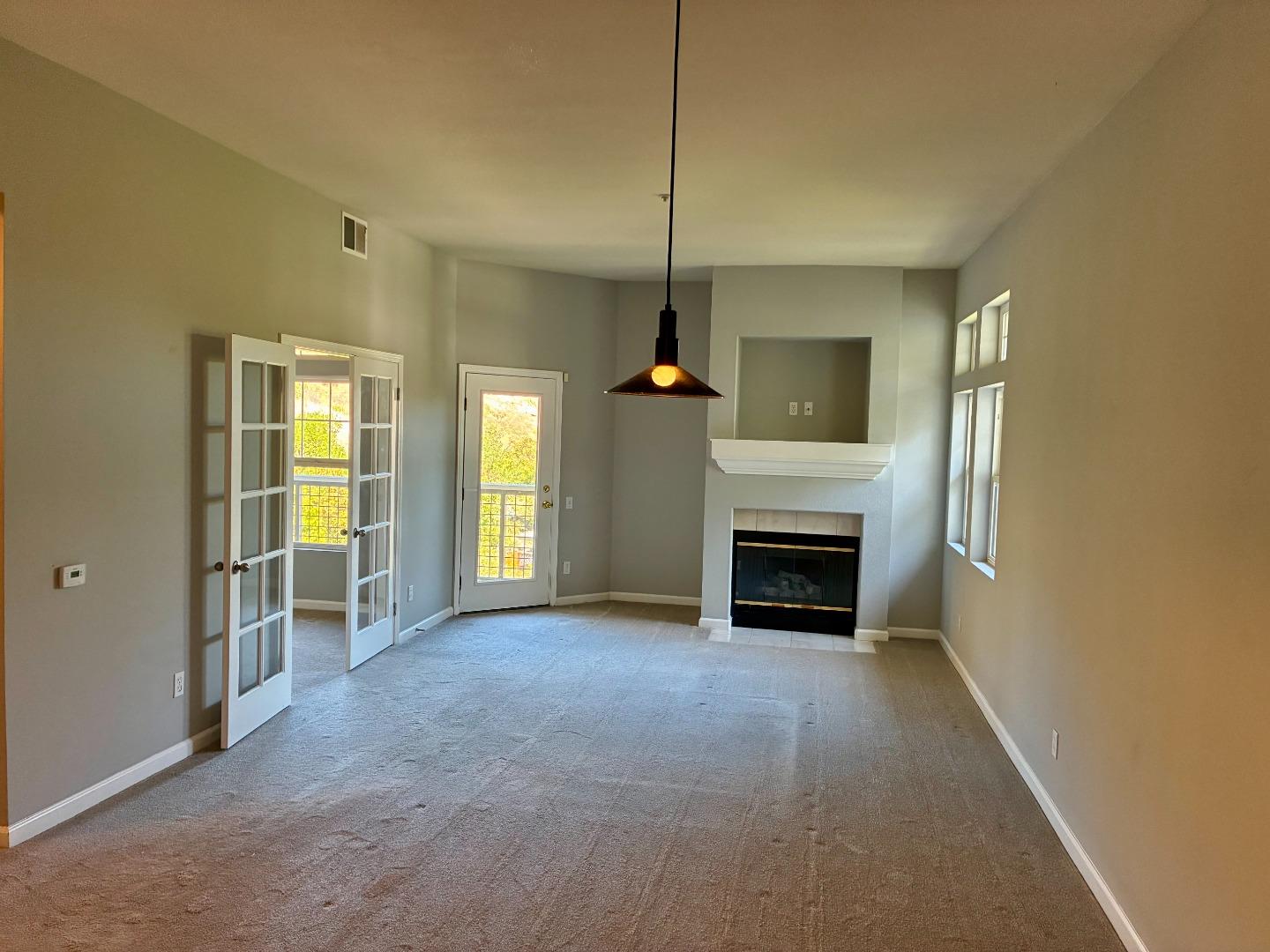 Detail Gallery Image 2 of 15 For 121 Crescent Ct, Brisbane,  CA 94005 - 3 Beds | 2 Baths