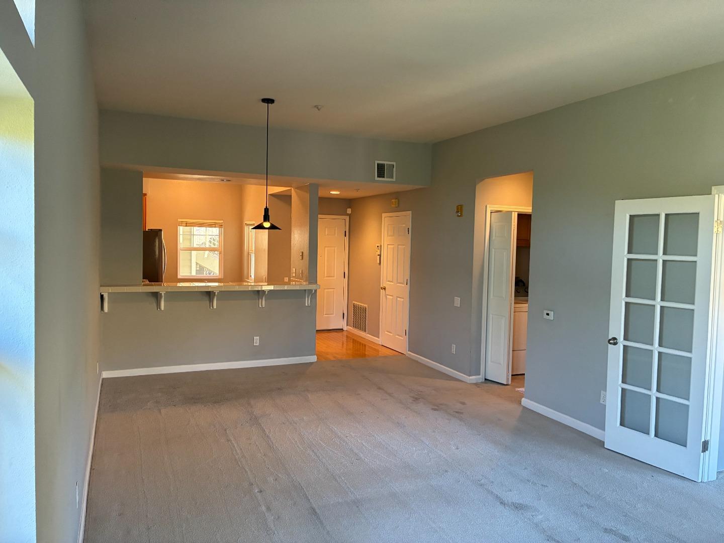Detail Gallery Image 4 of 15 For 121 Crescent Ct, Brisbane,  CA 94005 - 3 Beds | 2 Baths