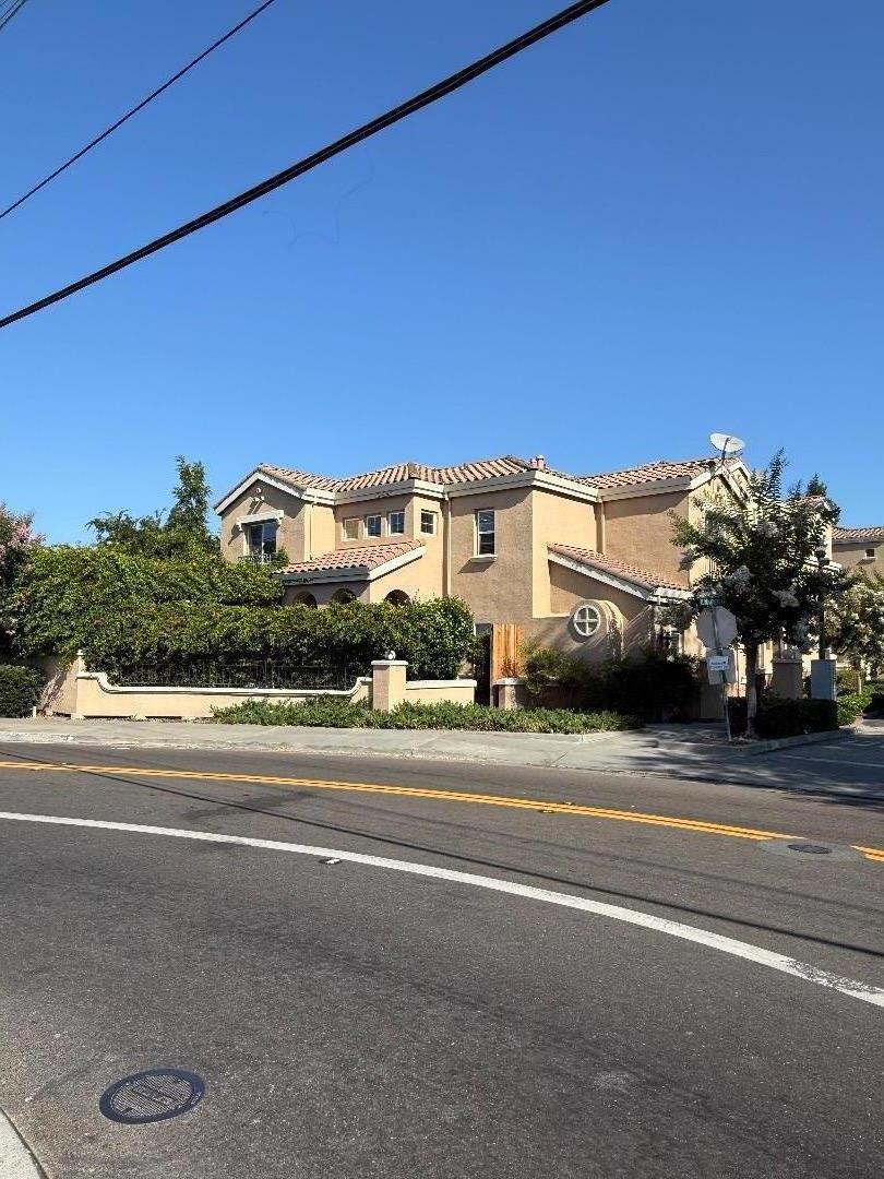 Detail Gallery Image 1 of 29 For 5593 Cedar Garden Ct, San Jose,  CA 95123 - 3 Beds | 2/1 Baths