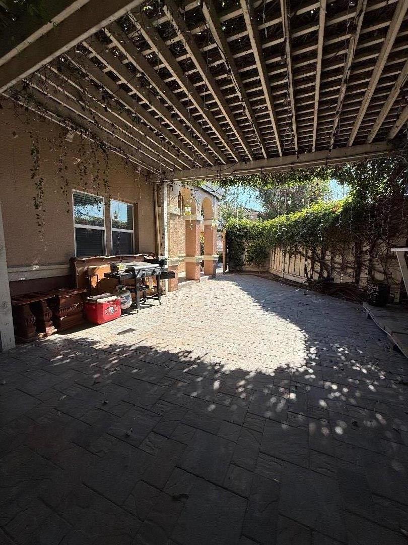 Detail Gallery Image 5 of 29 For 5593 Cedar Garden Ct, San Jose,  CA 95123 - 3 Beds | 2/1 Baths