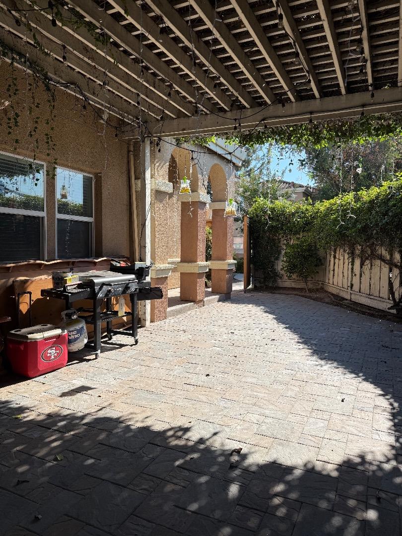 Detail Gallery Image 6 of 29 For 5593 Cedar Garden Ct, San Jose,  CA 95123 - 3 Beds | 2/1 Baths
