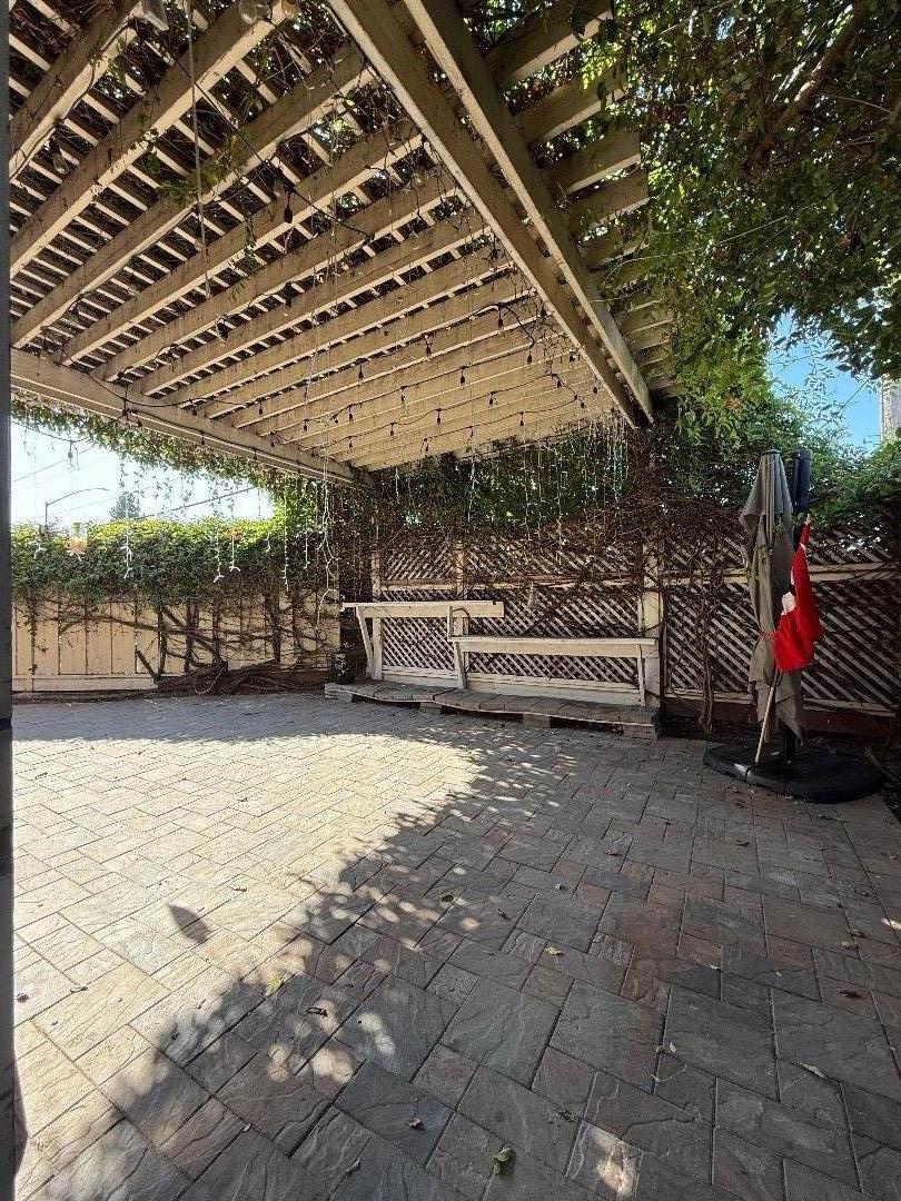 Detail Gallery Image 7 of 29 For 5593 Cedar Garden Ct, San Jose,  CA 95123 - 3 Beds | 2/1 Baths