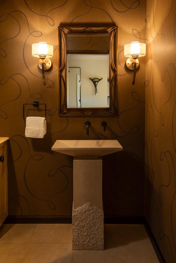 Detail Gallery Image 12 of 41 For 13801 Templeton Pl, Los Altos,  CA 94022 - 4 Beds | 4/1 Baths
