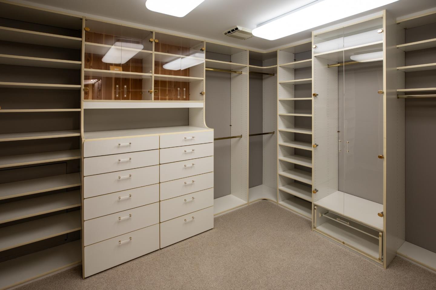 Detail Gallery Image 17 of 41 For 13801 Templeton Pl, Los Altos,  CA 94022 - 4 Beds | 4/1 Baths