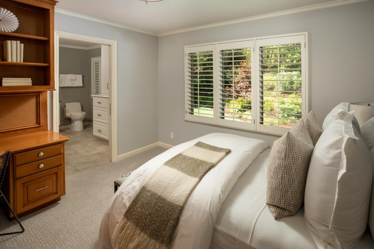Detail Gallery Image 19 of 41 For 13801 Templeton Pl, Los Altos,  CA 94022 - 4 Beds | 4/1 Baths