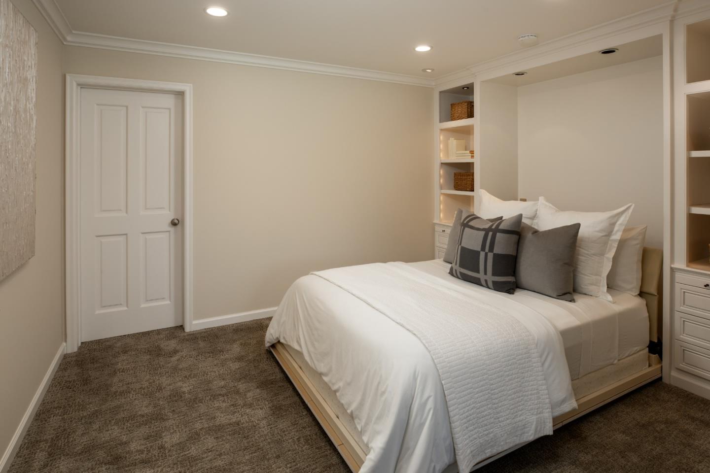 Detail Gallery Image 26 of 41 For 13801 Templeton Pl, Los Altos,  CA 94022 - 4 Beds | 4/1 Baths