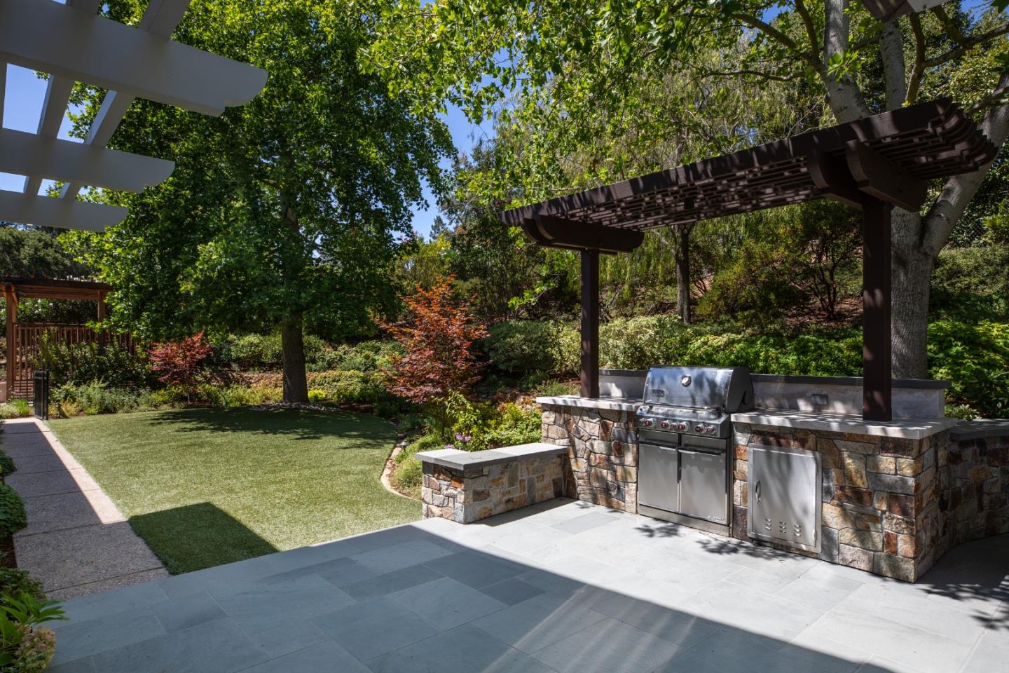 Detail Gallery Image 30 of 41 For 13801 Templeton Pl, Los Altos,  CA 94022 - 4 Beds | 4/1 Baths