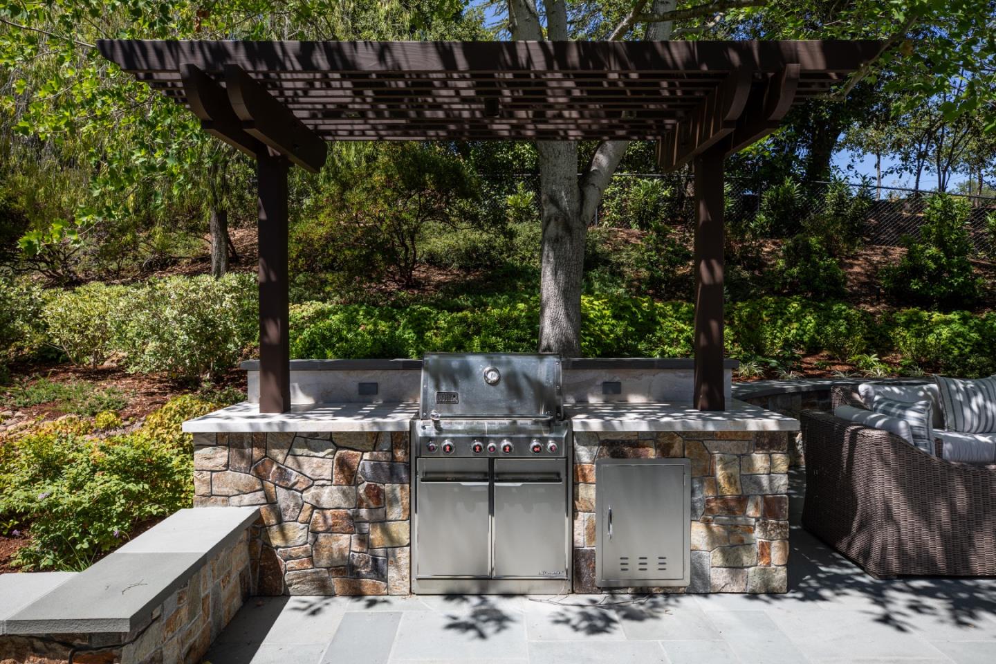 Detail Gallery Image 31 of 41 For 13801 Templeton Pl, Los Altos,  CA 94022 - 4 Beds | 4/1 Baths