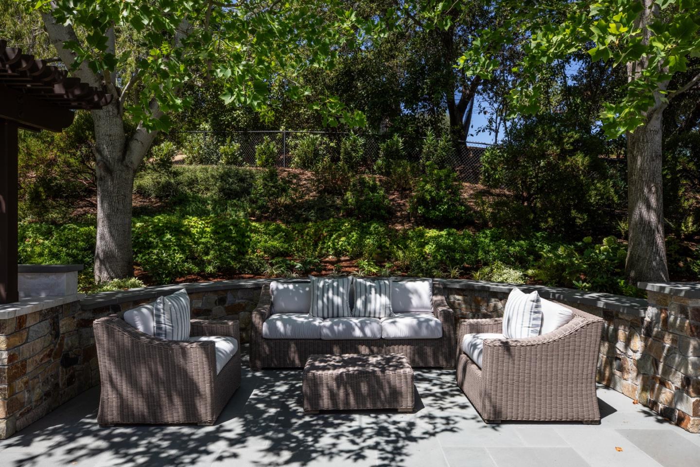Detail Gallery Image 32 of 41 For 13801 Templeton Pl, Los Altos,  CA 94022 - 4 Beds | 4/1 Baths