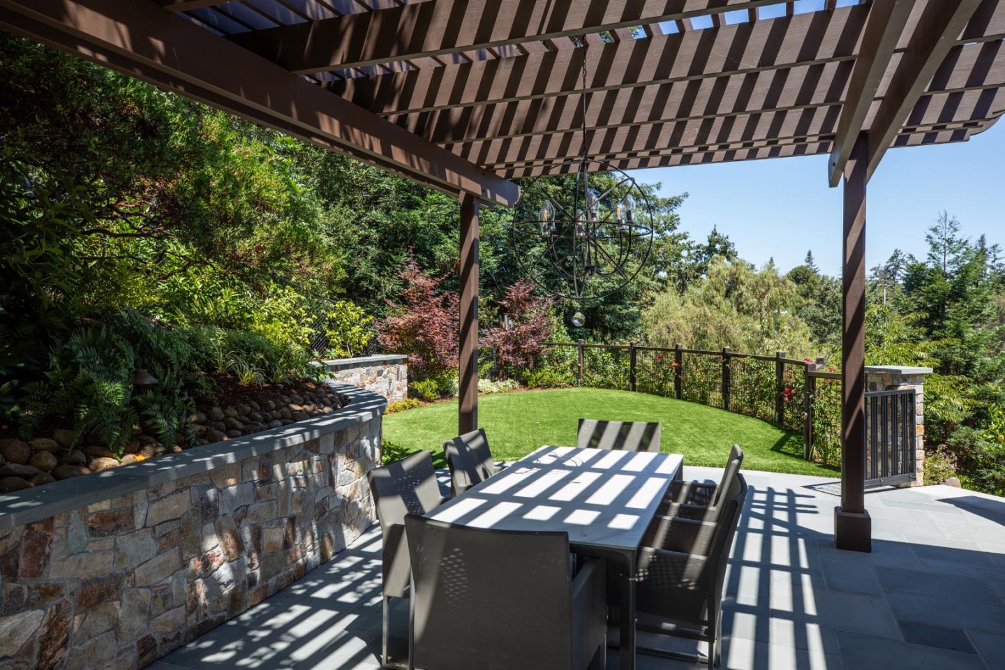 Detail Gallery Image 33 of 41 For 13801 Templeton Pl, Los Altos,  CA 94022 - 4 Beds | 4/1 Baths
