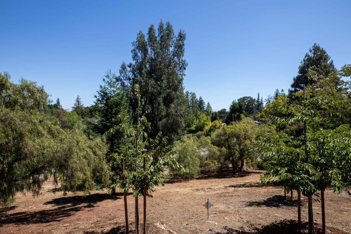 Detail Gallery Image 35 of 41 For 13801 Templeton Pl, Los Altos,  CA 94022 - 4 Beds | 4/1 Baths