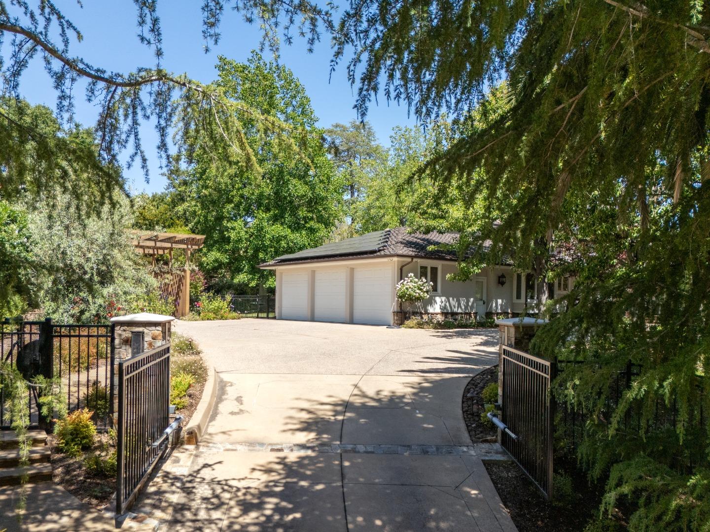 Detail Gallery Image 39 of 41 For 13801 Templeton Pl, Los Altos,  CA 94022 - 4 Beds | 4/1 Baths