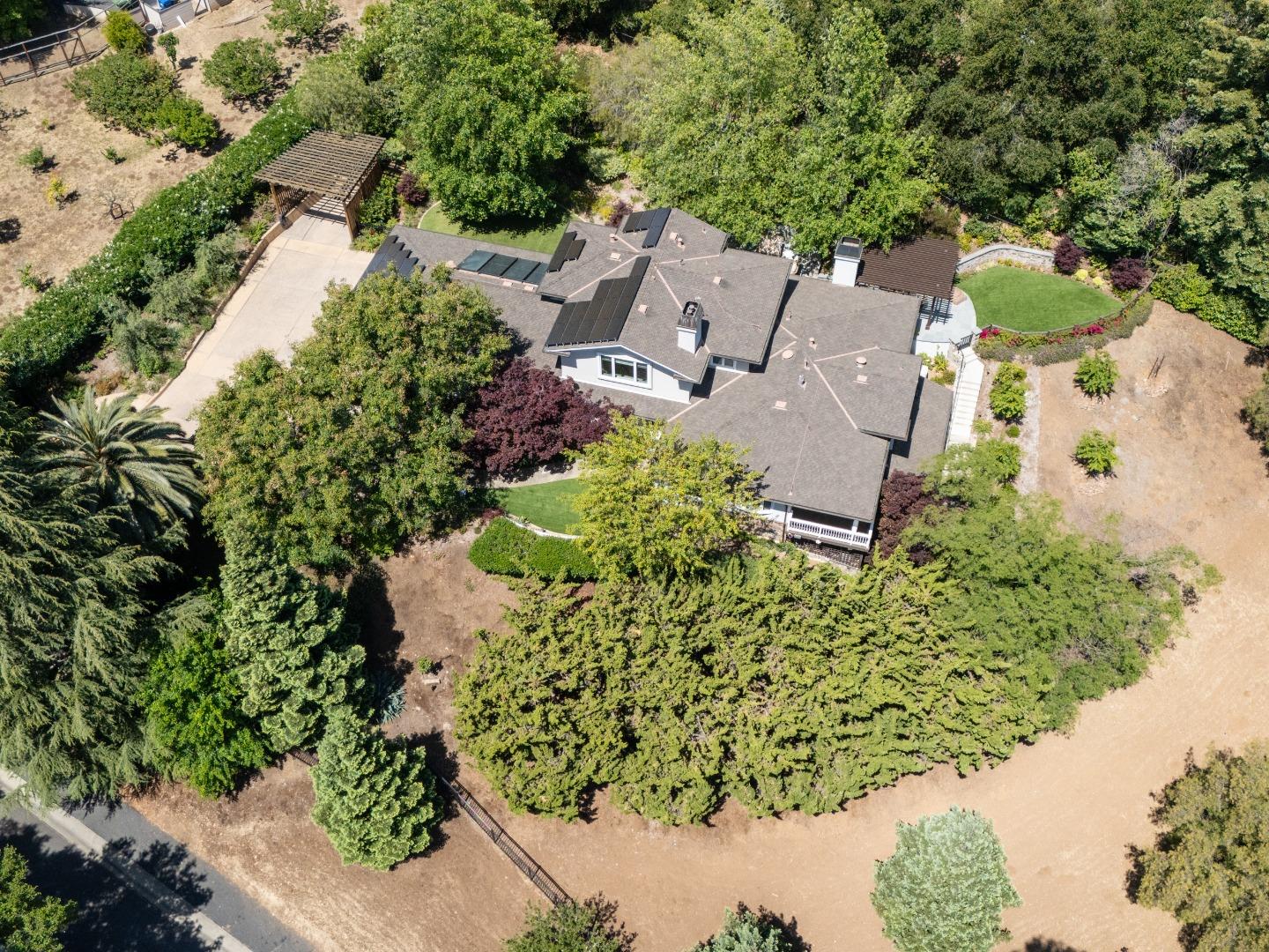 Detail Gallery Image 41 of 41 For 13801 Templeton Pl, Los Altos,  CA 94022 - 4 Beds | 4/1 Baths