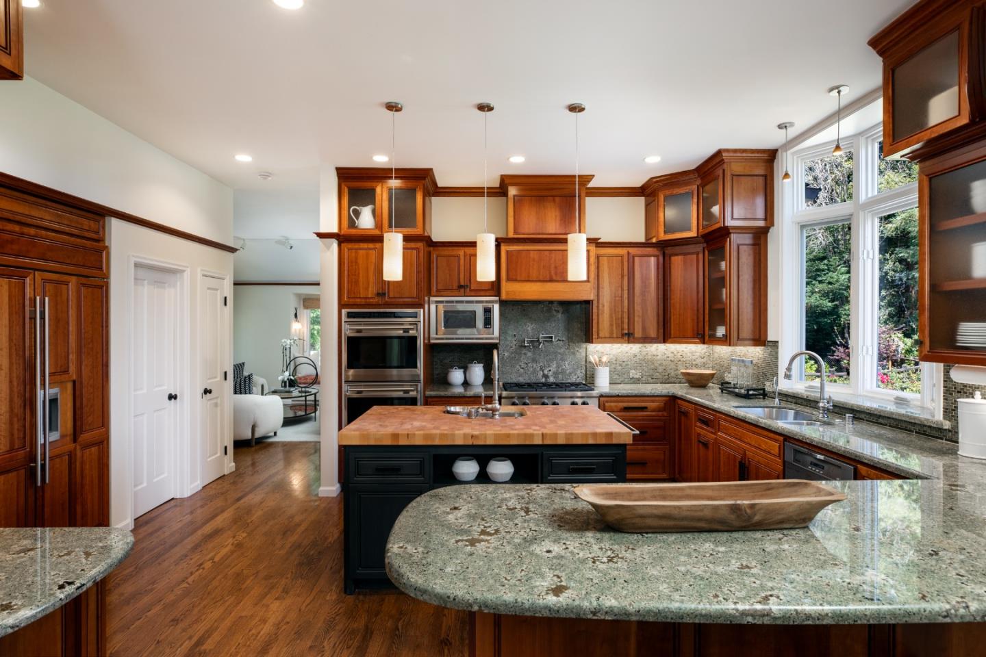 Detail Gallery Image 7 of 41 For 13801 Templeton Pl, Los Altos,  CA 94022 - 4 Beds | 4/1 Baths
