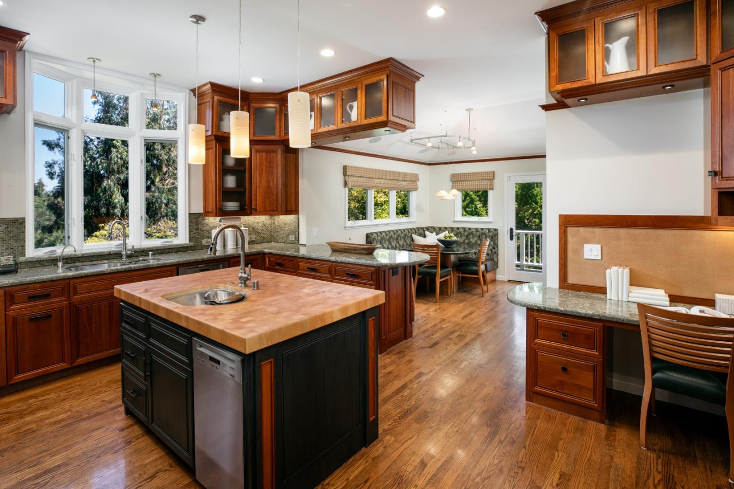 Detail Gallery Image 8 of 41 For 13801 Templeton Pl, Los Altos,  CA 94022 - 4 Beds | 4/1 Baths