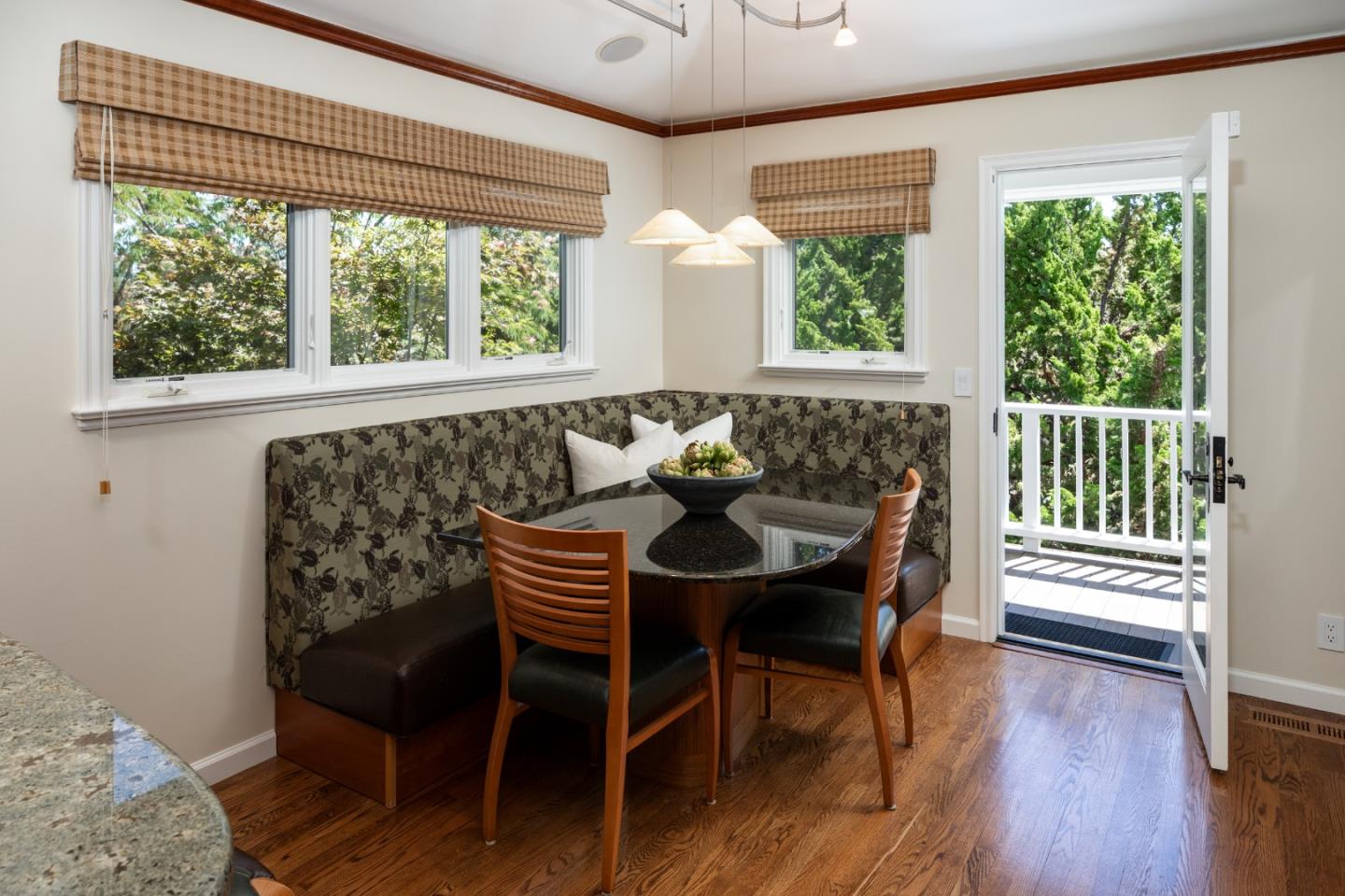 Detail Gallery Image 9 of 41 For 13801 Templeton Pl, Los Altos,  CA 94022 - 4 Beds | 4/1 Baths