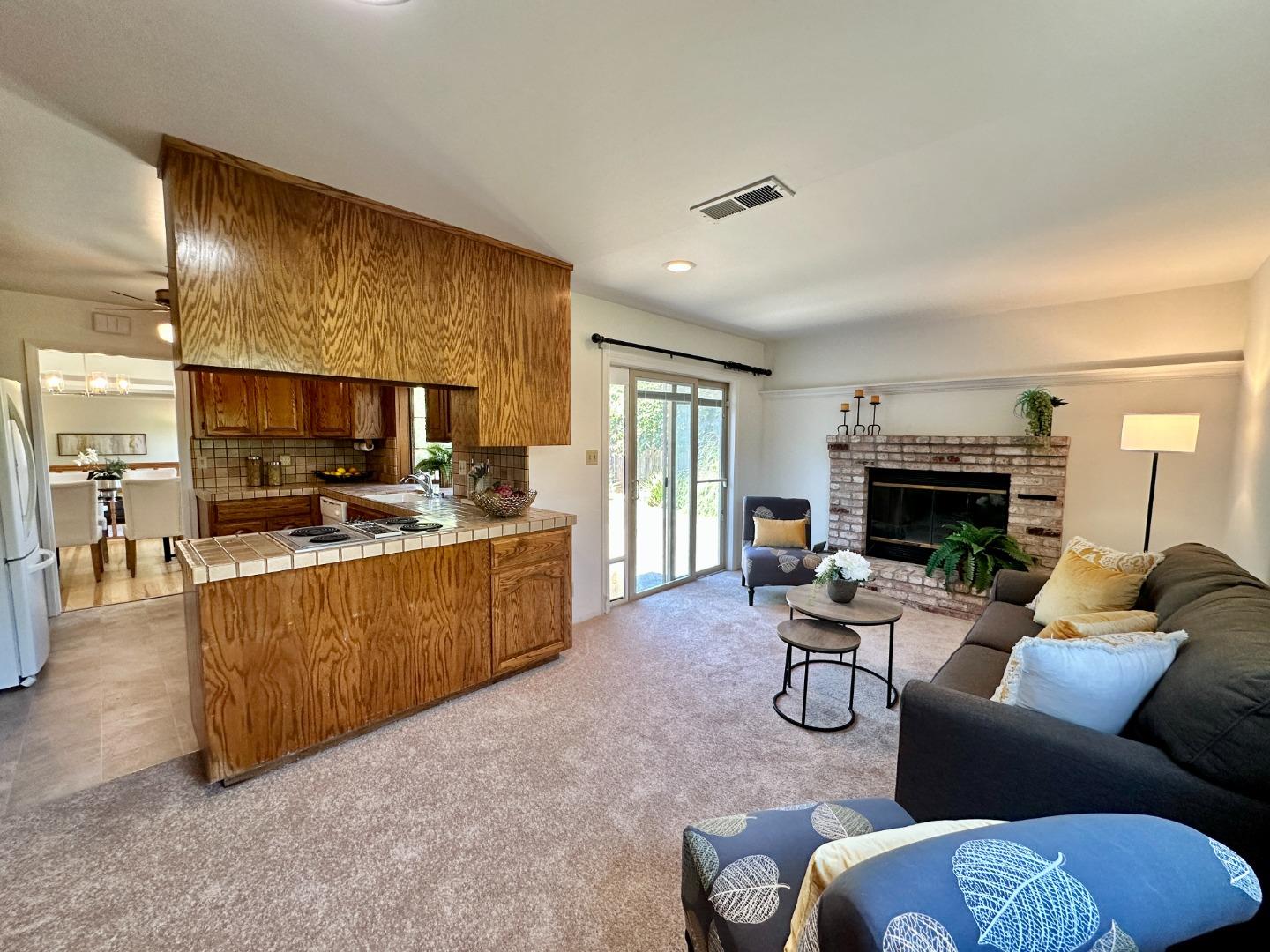 Detail Gallery Image 12 of 29 For 811 Peekskill Dr, Sunnyvale,  CA 94087 - 4 Beds | 2 Baths