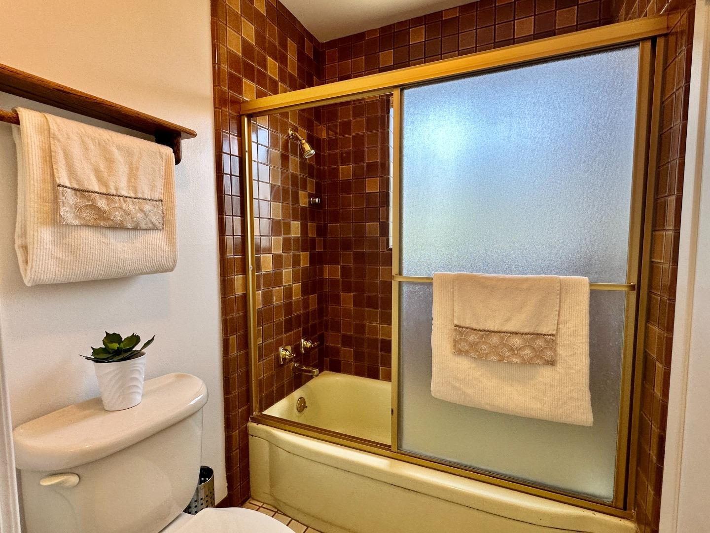 Detail Gallery Image 19 of 29 For 811 Peekskill Dr, Sunnyvale,  CA 94087 - 4 Beds | 2 Baths