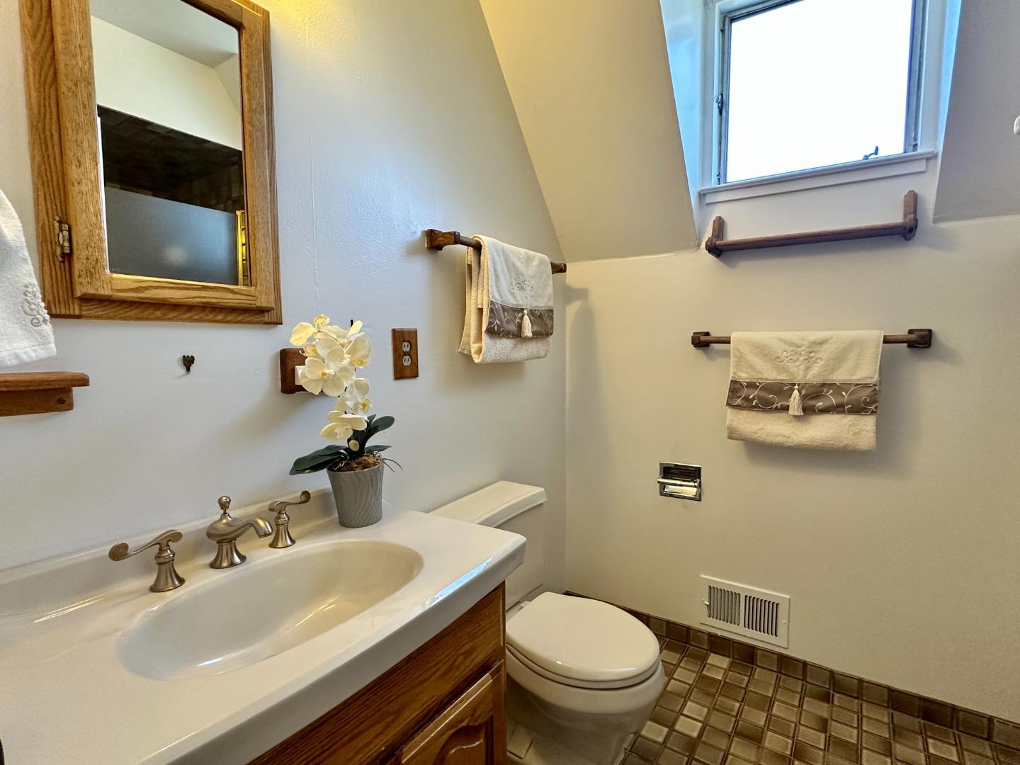 Detail Gallery Image 23 of 29 For 811 Peekskill Dr, Sunnyvale,  CA 94087 - 4 Beds | 2 Baths