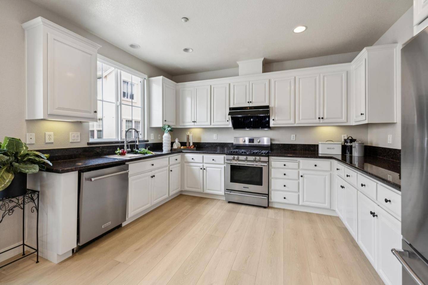 Detail Gallery Image 16 of 50 For 4446 Billings Cir, Santa Clara,  CA 95054 - 3 Beds | 2/1 Baths