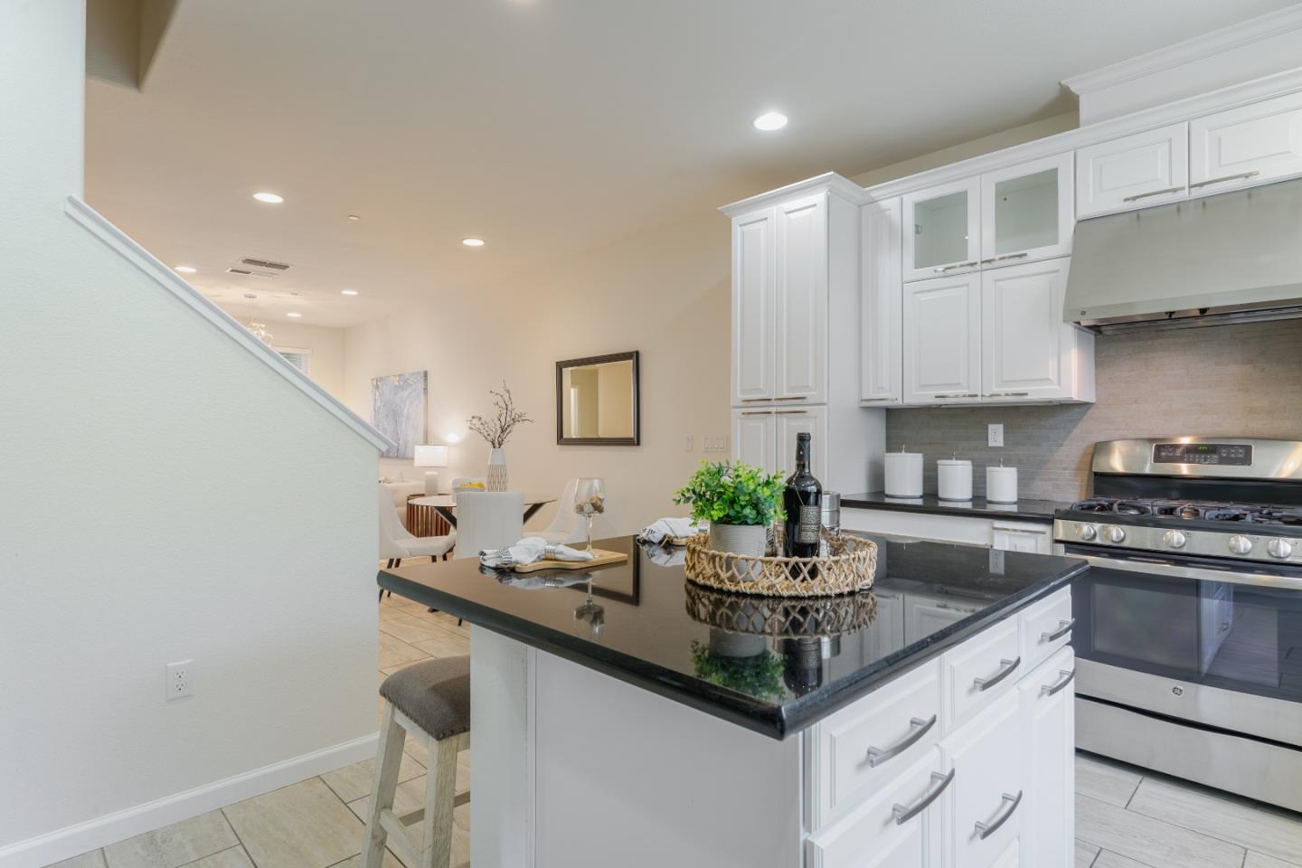 Detail Gallery Image 11 of 56 For 862 White Moonstone Loop, San Jose,  CA 95123 - 3 Beds | 3/1 Baths