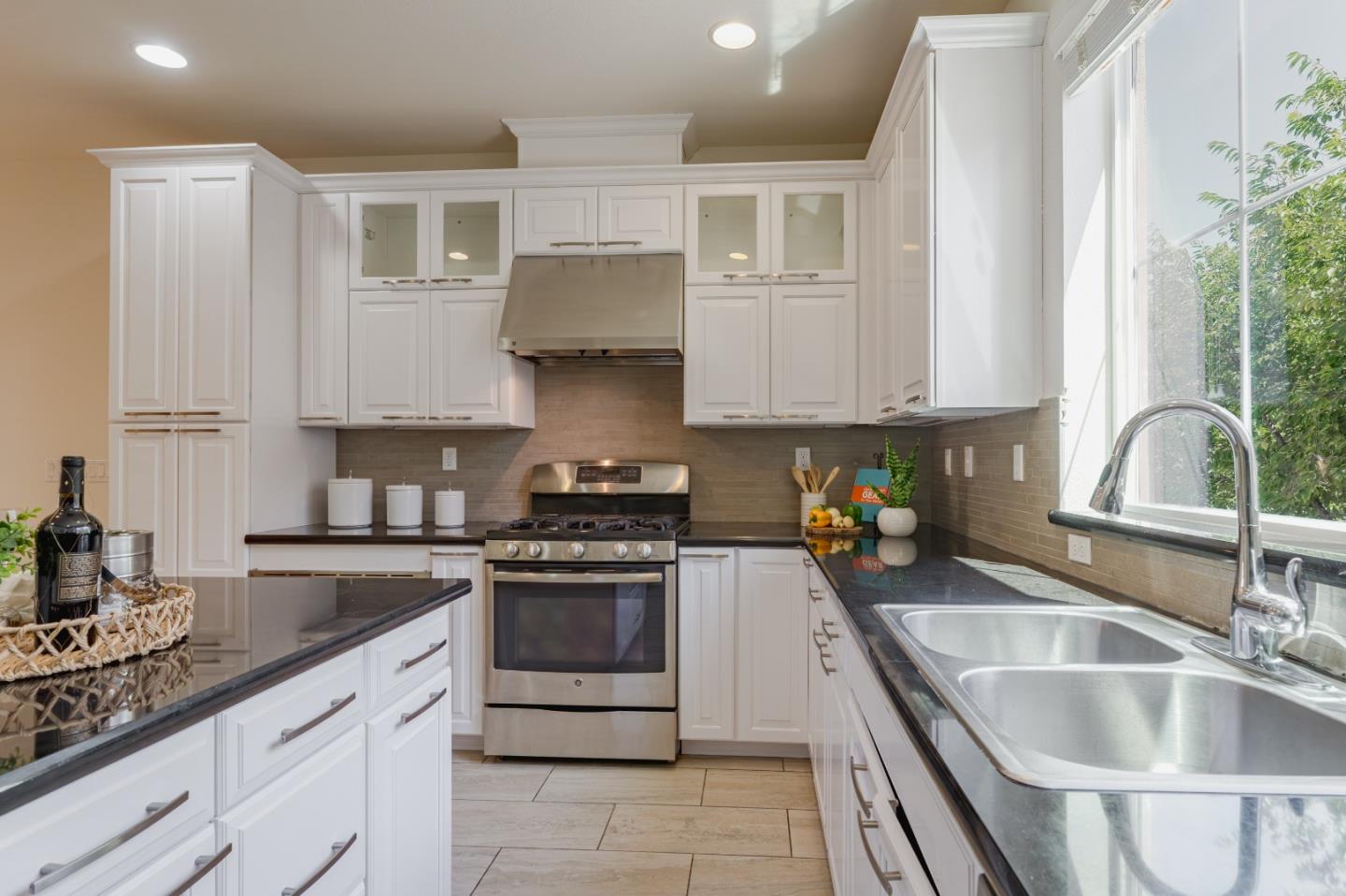 Detail Gallery Image 12 of 56 For 862 White Moonstone Loop, San Jose,  CA 95123 - 3 Beds | 3/1 Baths
