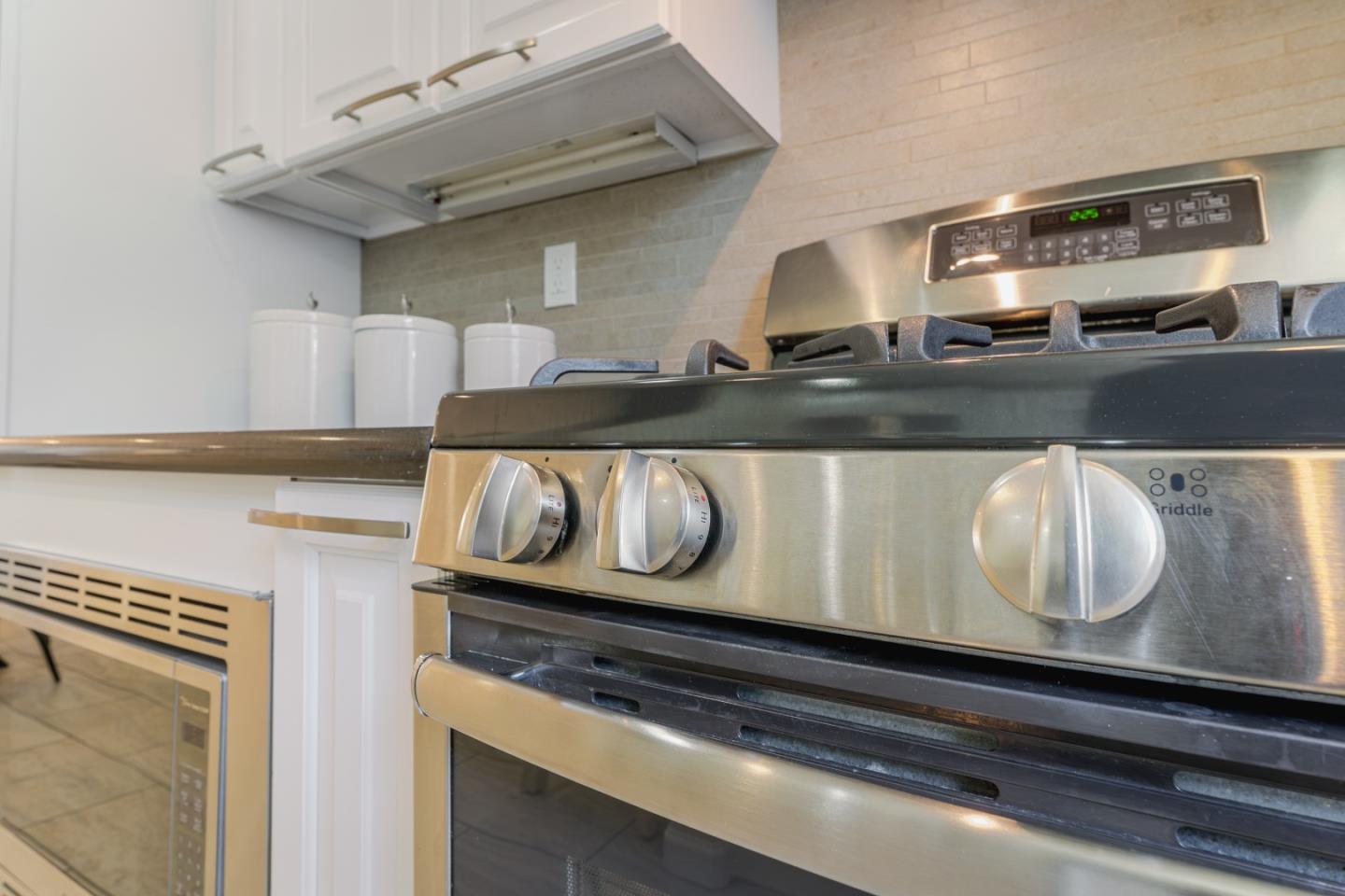 Detail Gallery Image 13 of 56 For 862 White Moonstone Loop, San Jose,  CA 95123 - 3 Beds | 3/1 Baths