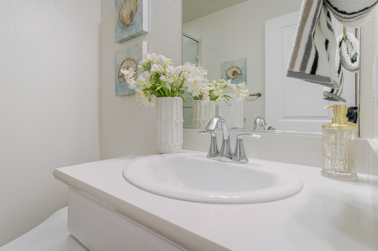 Detail Gallery Image 6 of 56 For 862 White Moonstone Loop, San Jose,  CA 95123 - 3 Beds | 3/1 Baths