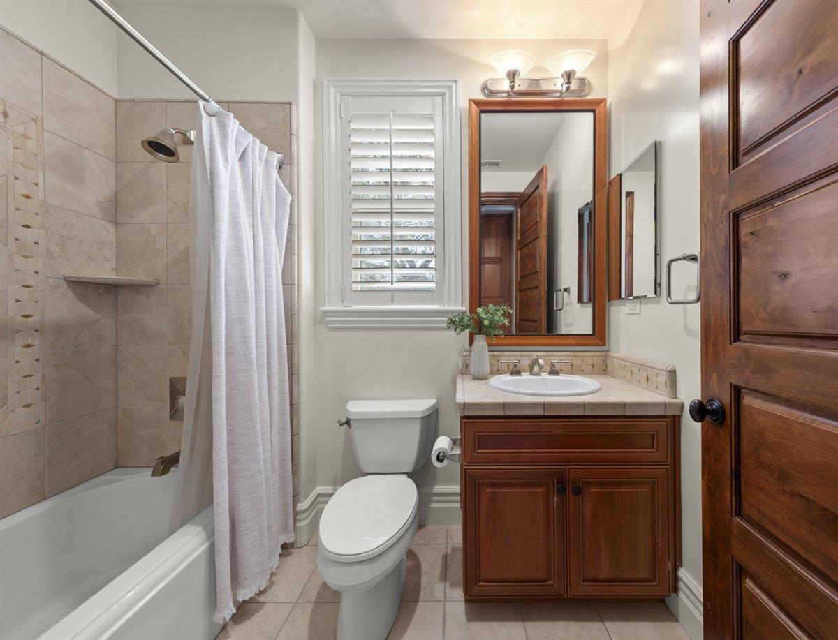 Detail Gallery Image 23 of 86 For 286 Mountain Laurel Ln, Los Gatos,  CA 95032 - 6 Beds | 5/1 Baths