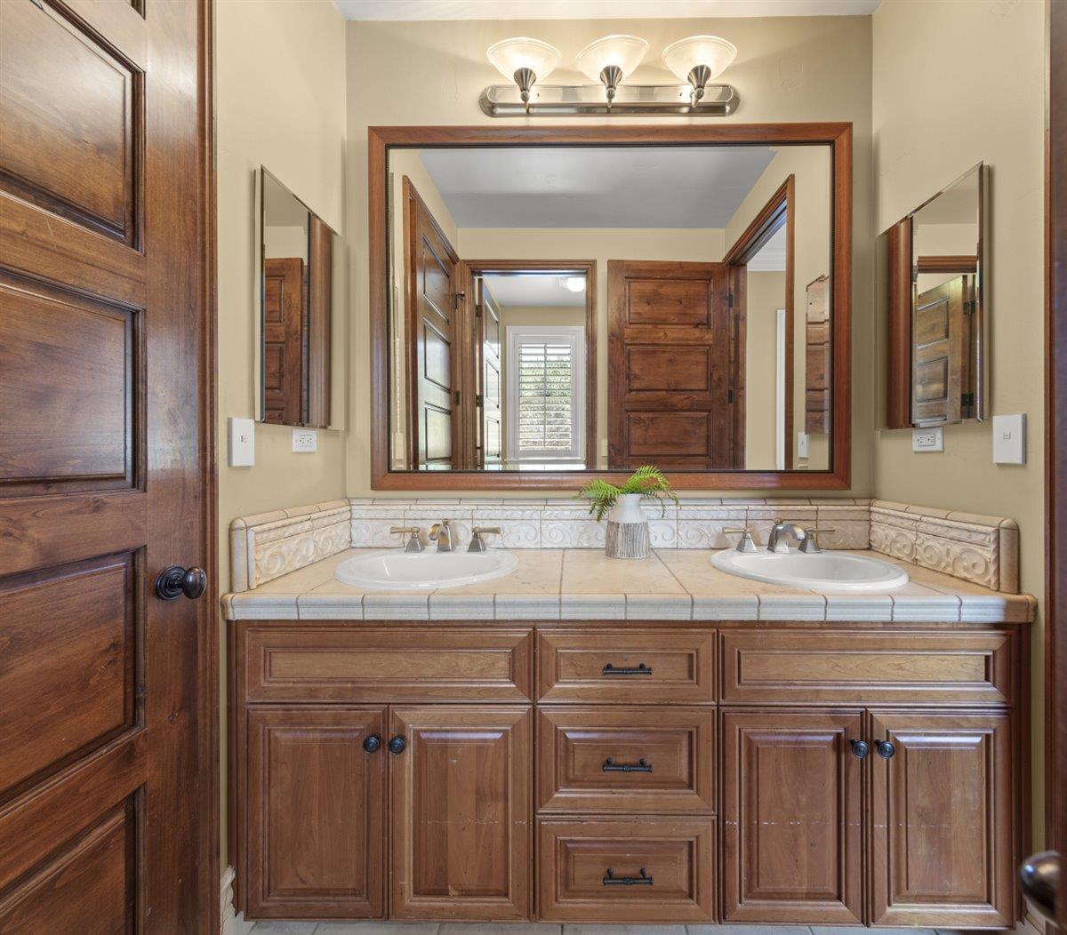 Detail Gallery Image 28 of 86 For 286 Mountain Laurel Ln, Los Gatos,  CA 95032 - 6 Beds | 5/1 Baths