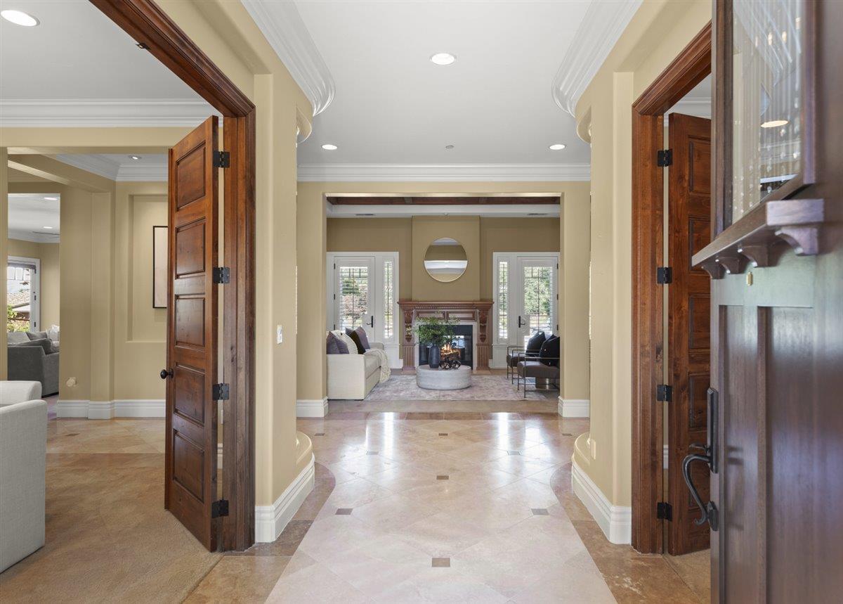 Detail Gallery Image 4 of 86 For 286 Mountain Laurel Ln, Los Gatos,  CA 95032 - 6 Beds | 5/1 Baths