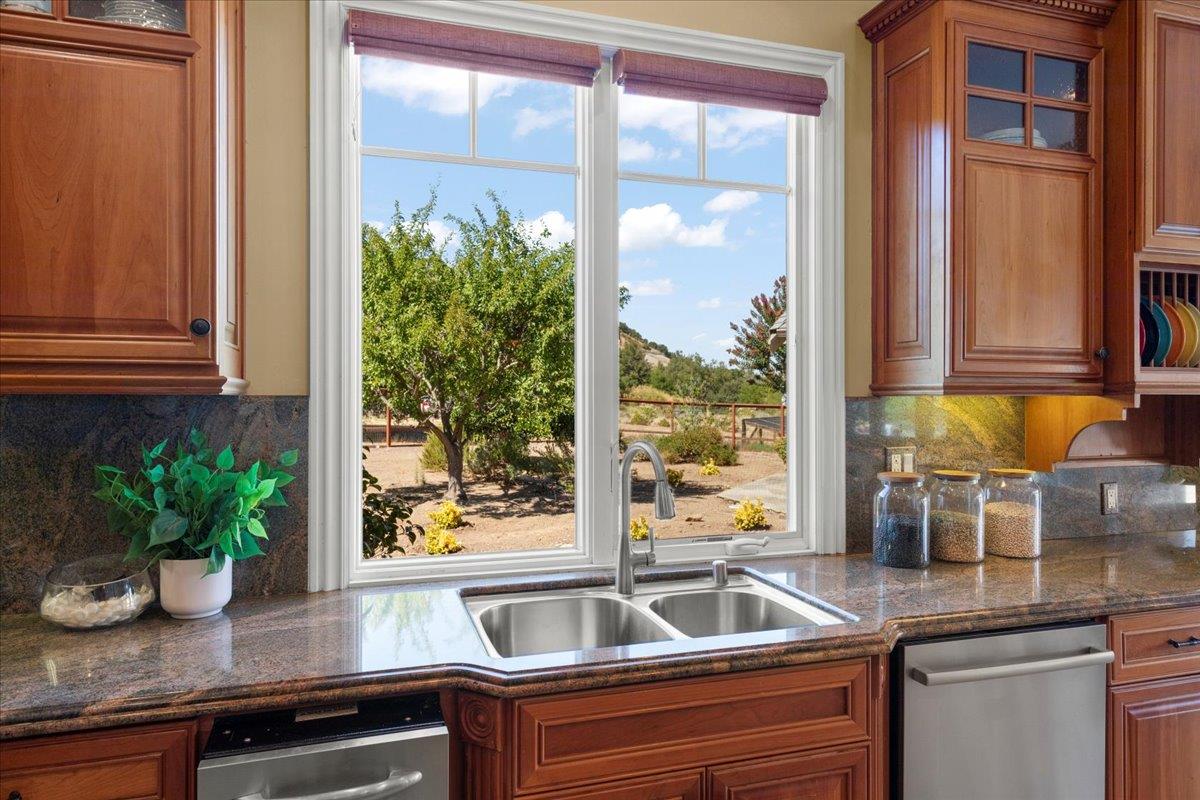 Detail Gallery Image 57 of 86 For 286 Mountain Laurel Ln, Los Gatos,  CA 95032 - 6 Beds | 5/1 Baths