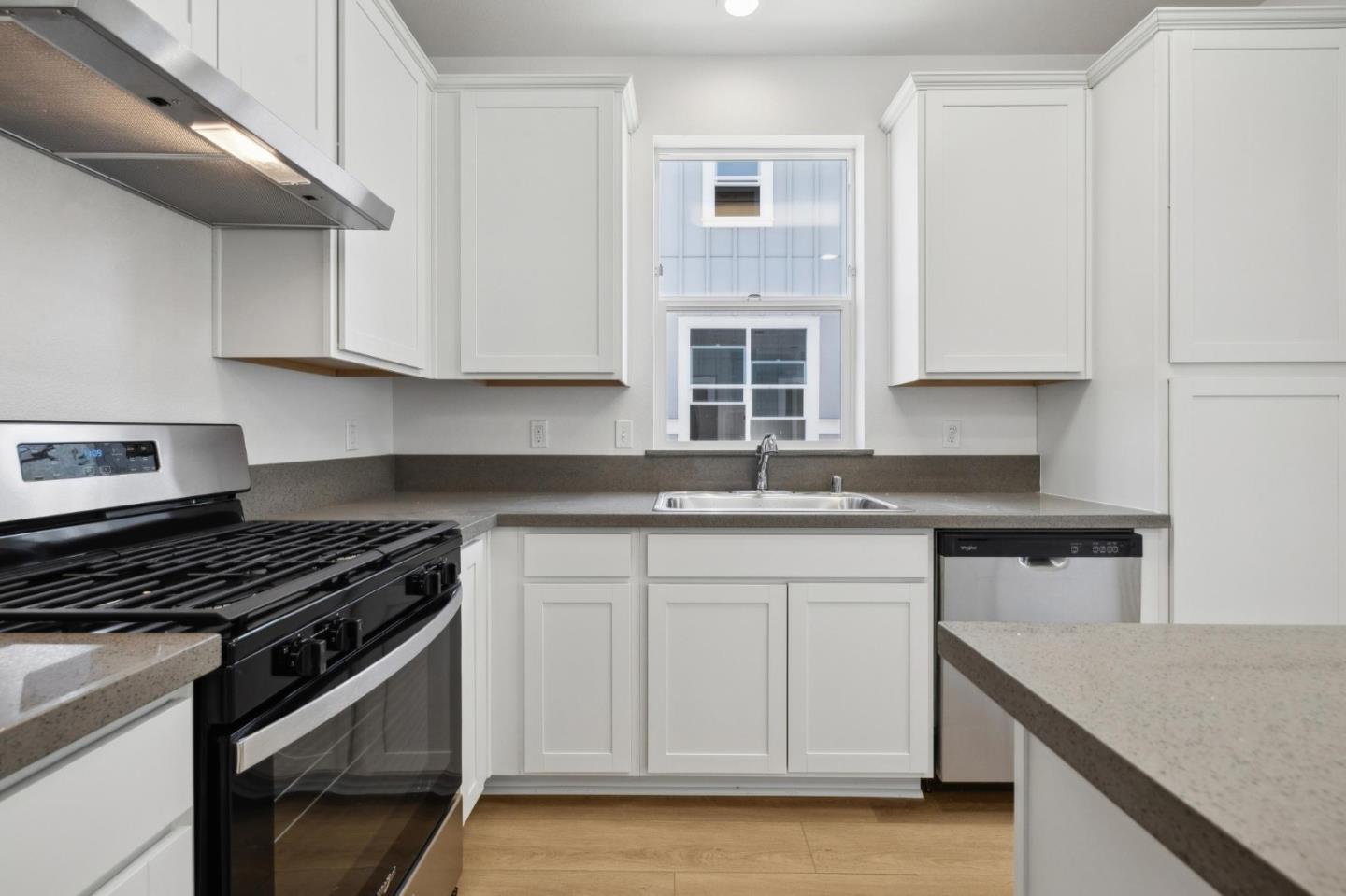 Detail Gallery Image 8 of 24 For 130 Skyline Vista Way, Watsonville,  CA 95076 - 3 Beds | 3/1 Baths