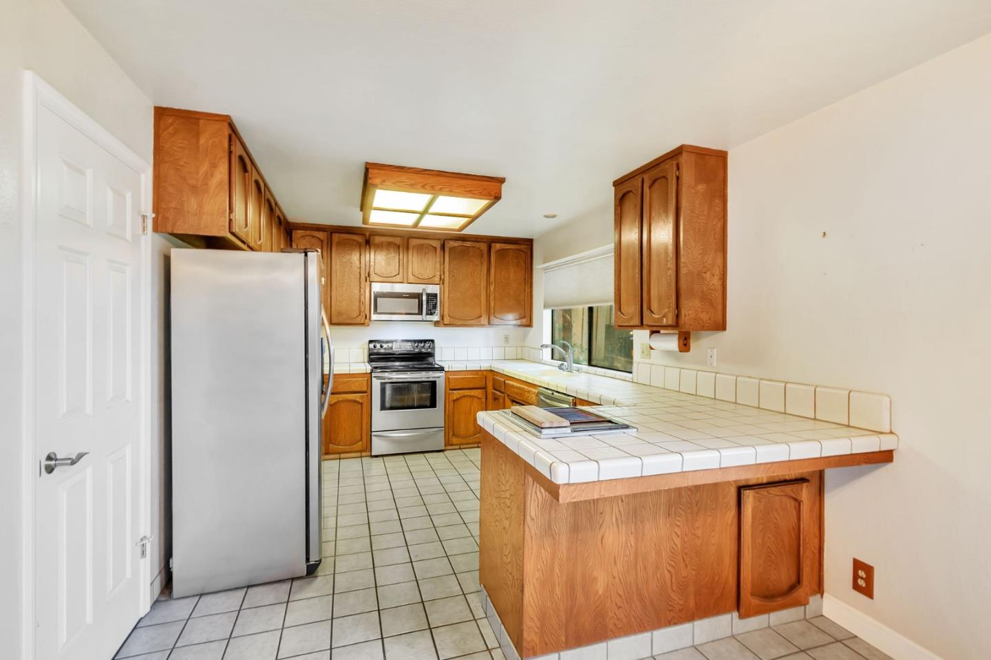 Detail Gallery Image 13 of 49 For 495 Spring Ave, Morgan Hill,  CA 95037 - 4 Beds | 2/1 Baths