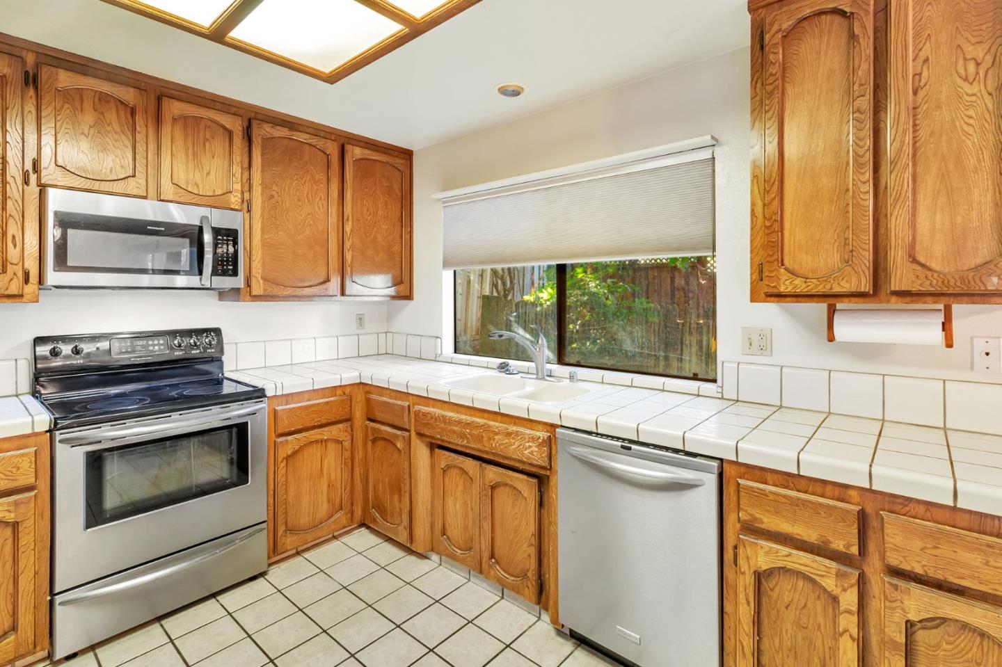 Detail Gallery Image 14 of 49 For 495 Spring Ave, Morgan Hill,  CA 95037 - 4 Beds | 2/1 Baths