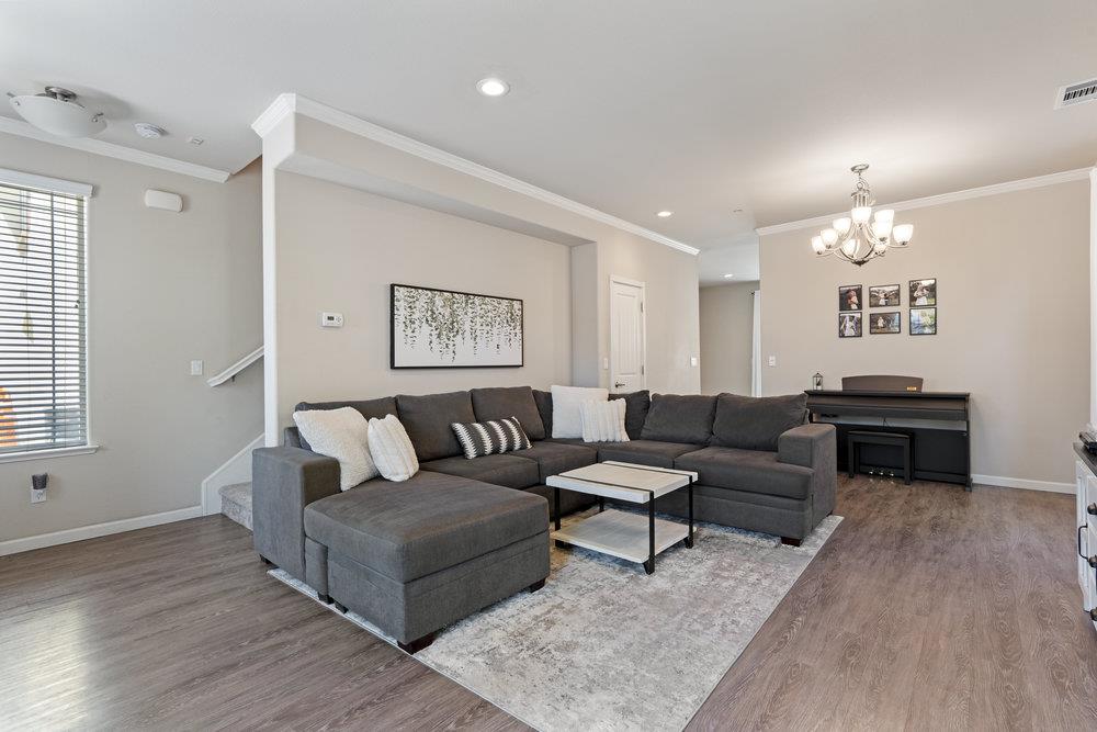 Detail Gallery Image 10 of 41 For 1670 Panorama Dr, Hollister,  CA 95023 - 3 Beds | 2/1 Baths