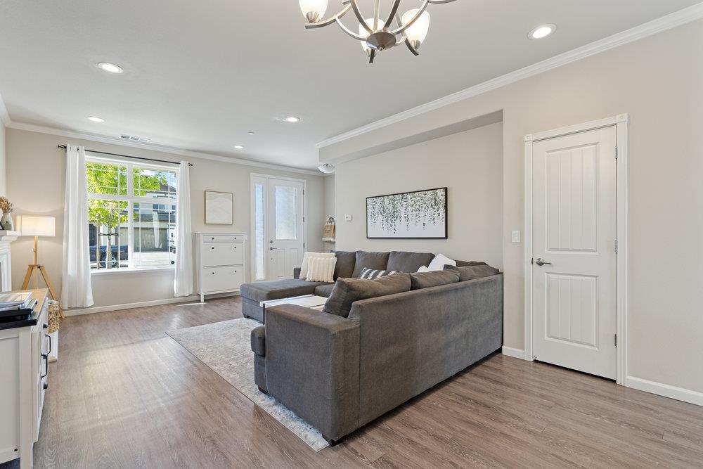 Detail Gallery Image 12 of 41 For 1670 Panorama Dr, Hollister,  CA 95023 - 3 Beds | 2/1 Baths