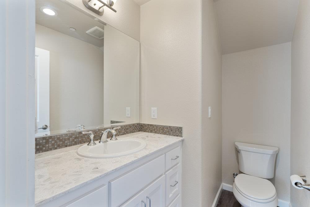 Detail Gallery Image 13 of 41 For 1670 Panorama Dr, Hollister,  CA 95023 - 3 Beds | 2/1 Baths