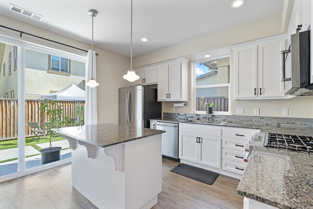 Detail Gallery Image 15 of 41 For 1670 Panorama Dr, Hollister,  CA 95023 - 3 Beds | 2/1 Baths
