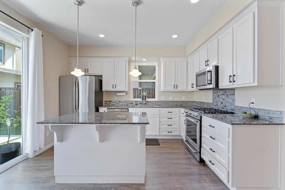 Detail Gallery Image 16 of 41 For 1670 Panorama Dr, Hollister,  CA 95023 - 3 Beds | 2/1 Baths