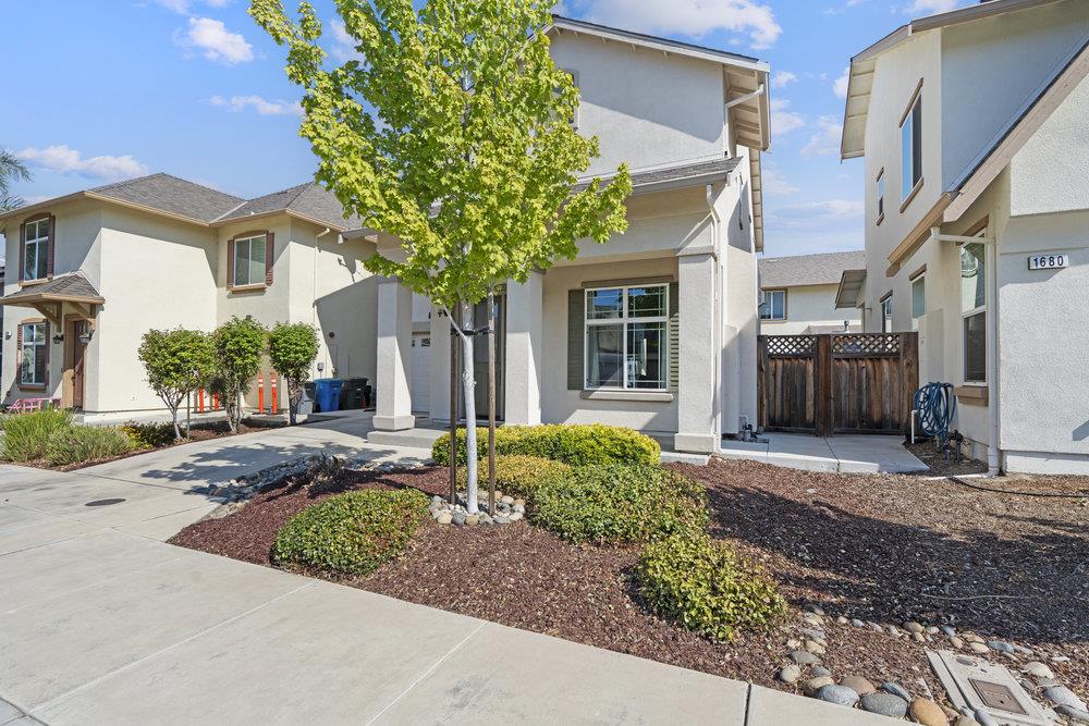 Detail Gallery Image 3 of 41 For 1670 Panorama Dr, Hollister,  CA 95023 - 3 Beds | 2/1 Baths