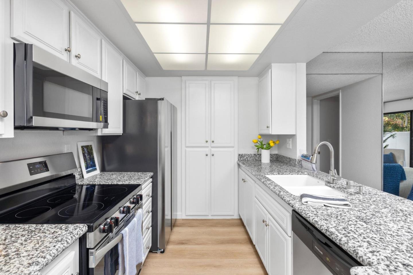 Detail Gallery Image 12 of 37 For 1989 Vista Del Mar, San Mateo,  CA 94404 - 2 Beds | 2 Baths
