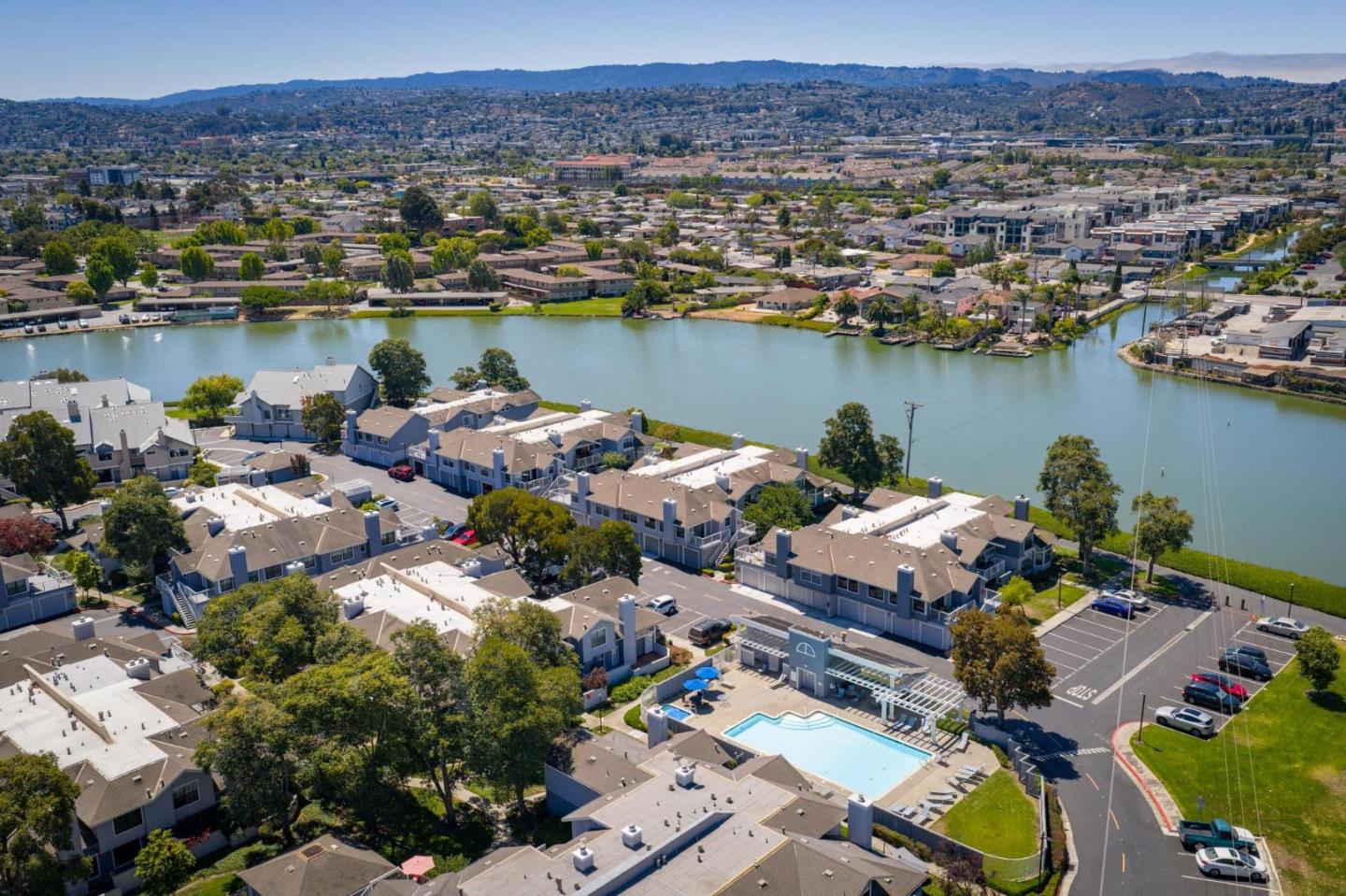 Detail Gallery Image 2 of 37 For 1989 Vista Del Mar, San Mateo,  CA 94404 - 2 Beds | 2 Baths