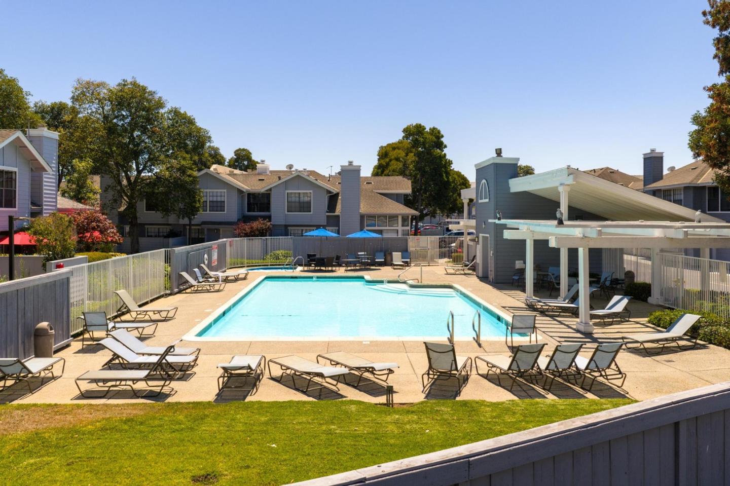 Detail Gallery Image 34 of 37 For 1989 Vista Del Mar, San Mateo,  CA 94404 - 2 Beds | 2 Baths