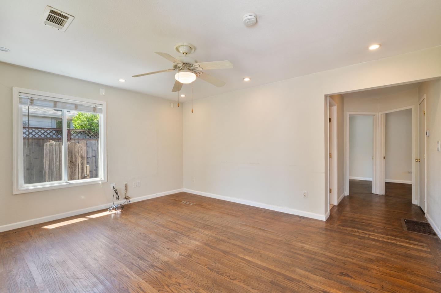 Detail Gallery Image 3 of 28 For 757 7th Ave, Redwood City,  CA 94063 - 2 Beds | 2 Baths