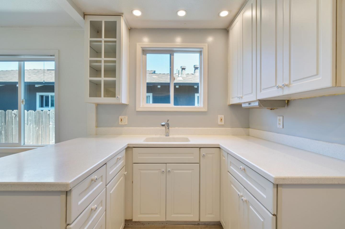 Detail Gallery Image 4 of 28 For 757 7th Ave, Redwood City,  CA 94063 - 2 Beds | 2 Baths