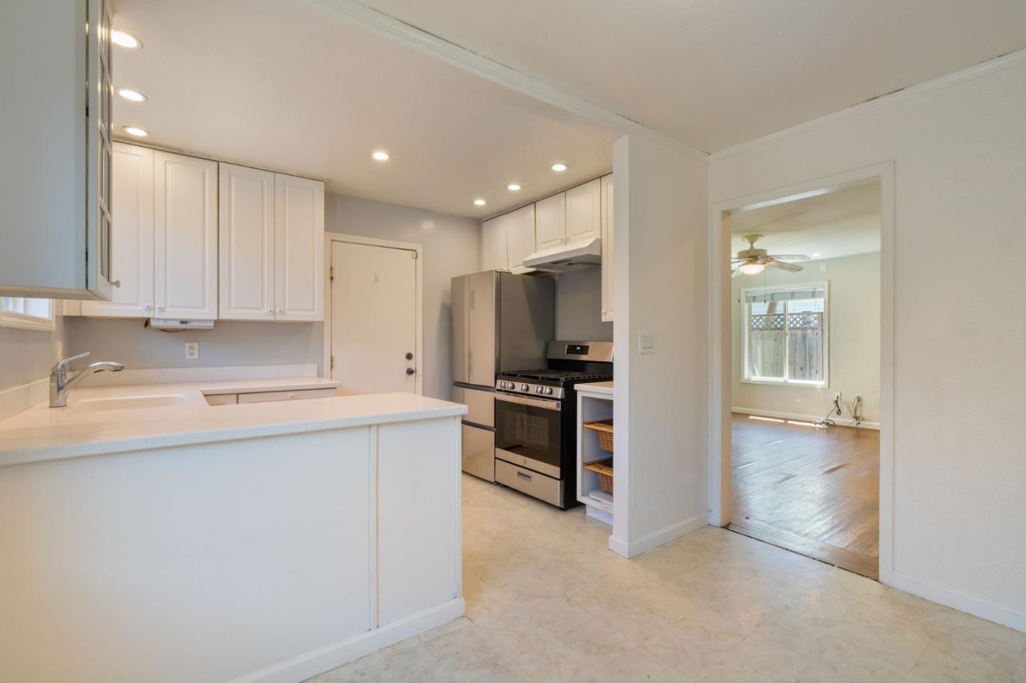 Detail Gallery Image 5 of 28 For 757 7th Ave, Redwood City,  CA 94063 - 2 Beds | 2 Baths