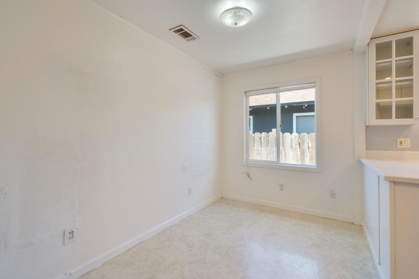 Detail Gallery Image 6 of 28 For 757 7th Ave, Redwood City,  CA 94063 - 2 Beds | 2 Baths