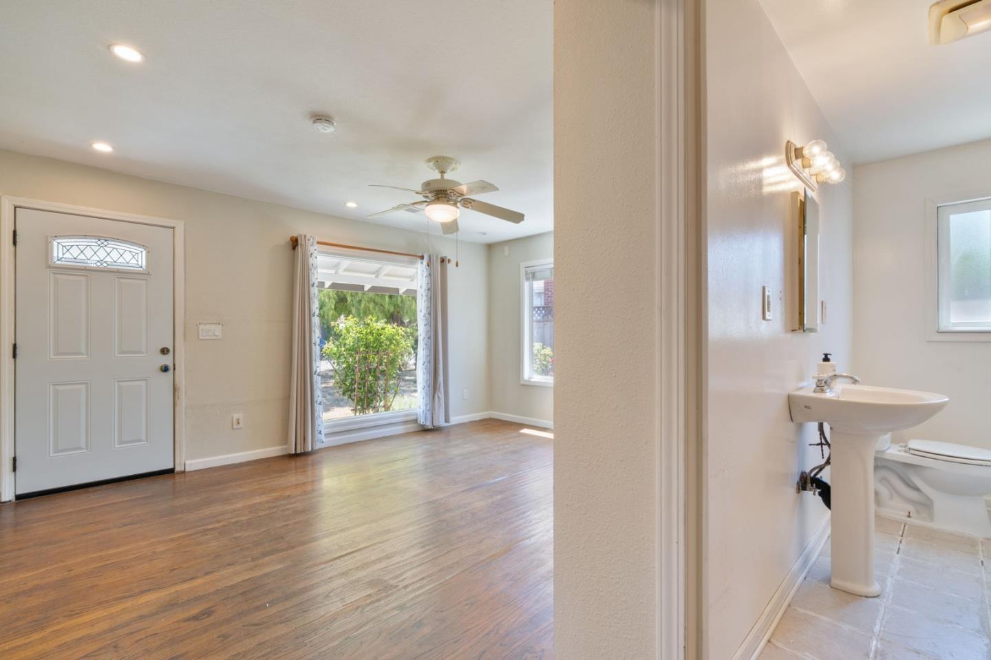 Detail Gallery Image 7 of 28 For 757 7th Ave, Redwood City,  CA 94063 - 2 Beds | 2 Baths